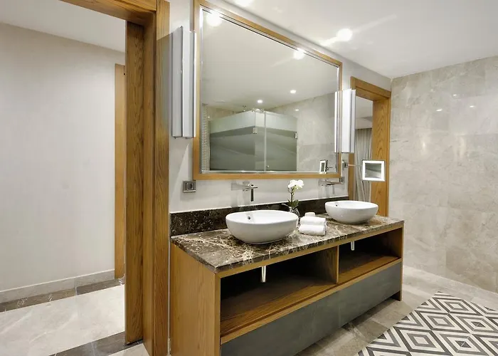 Regnum Escana מלון 3*