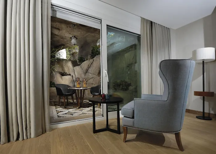 Hotel Regnum Escana 3*